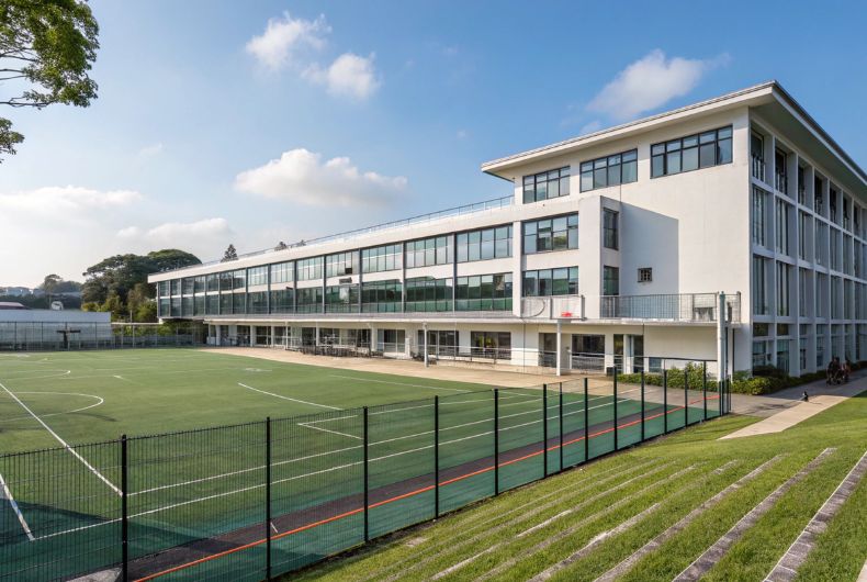 siatka osłonowa na boisku szkolnym